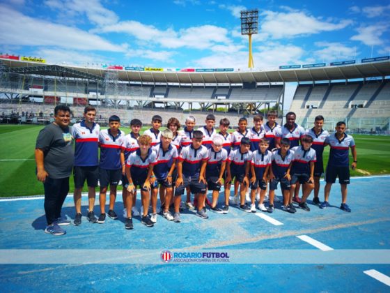 El plantel Sub-13 se dio el lujo de conocer el Kempes, uno de los estadios m&aacute;s emblem&aacute;ticos del pa&iacute;s.