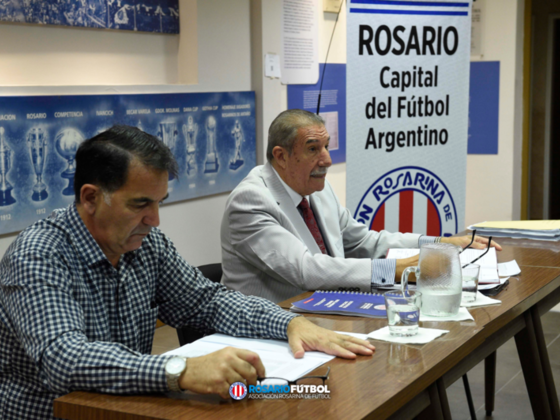 Marcelo Fonseca, quien ofició de Secretario de Asamblea, junto al presidente de Rosarina, Mario Giammaría.