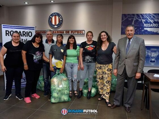 En noviembre de 2023 la ARF tambi&eacute;n realiz&oacute; la entrega de balones al femenino.