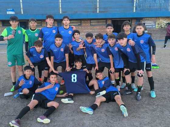 La Sub-13 tras su goleada m&aacute;s categ&oacute;rica: 8-0 vs. Liga Verense.