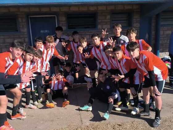 La Sub-13 tras su goleada más categórica: 8-0 vs. Liga Verense.