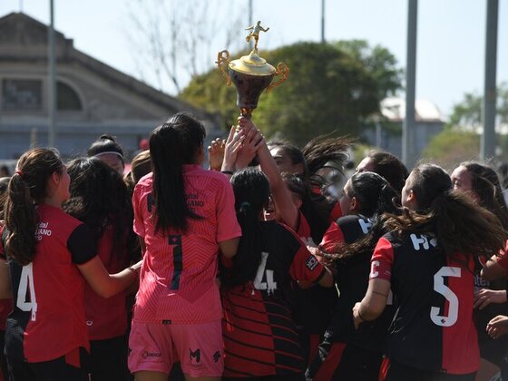 La Sub-16 de Newell's a puro festejo.