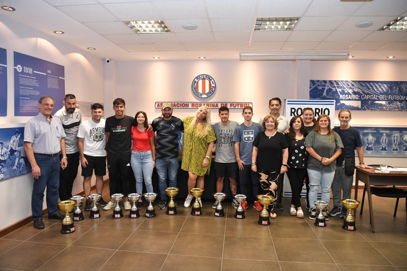 ¡Copas para los campeones!