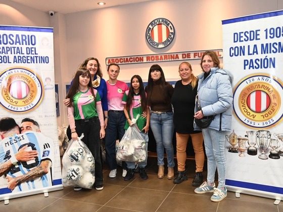En la sede de ARF se hizo entrega de los balones de juego a los clubes.