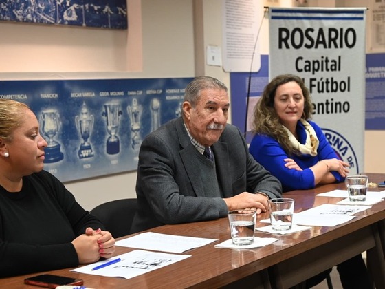 En la sede de ARF se hizo entrega de los balones de juego a los clubes.