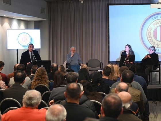En un cálido emotivo evento, se presentó el libro de la ARF.
