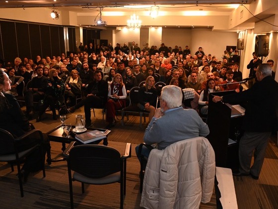En un cálido emotivo evento, se presentó el libro de la ARF.
