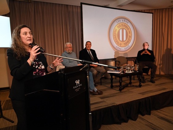 Silvina Giammaría, Directora Ejecutiva de la liga, fue parte del grupo de trabajo que llevó adelante la creación del libro.