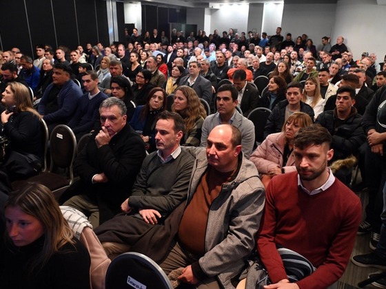 En un cálido emotivo evento, se presentó el libro de la ARF.