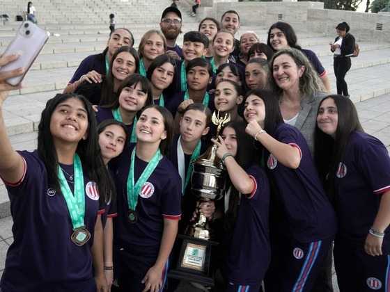 La Sub-14 se trajo el bicampeonato de la capital provincial. Fotografía gentileza La Capital.