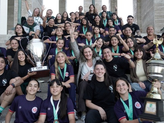 Una temporada histórica para el fútbol femenino rosarino. Fotografía gentileza La Capital.