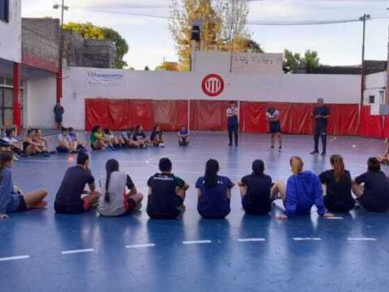La selecci&oacute;n femenina puso primera.