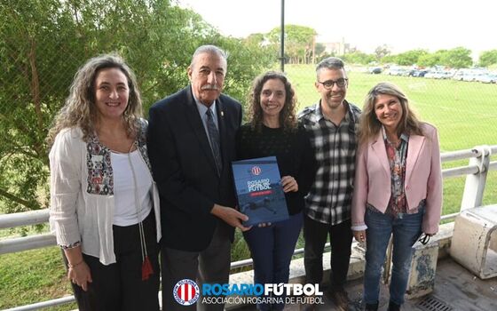 Silvina y Mario Giammaría junto Cintia Pinillos, Javier Gañan y Celina Barón en la presentación.