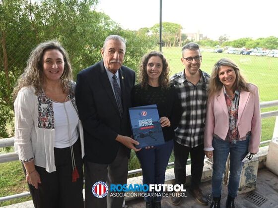 Silvina y Mario Giammar&iacute;a junto Cintia Pinillos, Javier Ga&ntilde;an y Celina Bar&oacute;n en la presentaci&oacute;n.