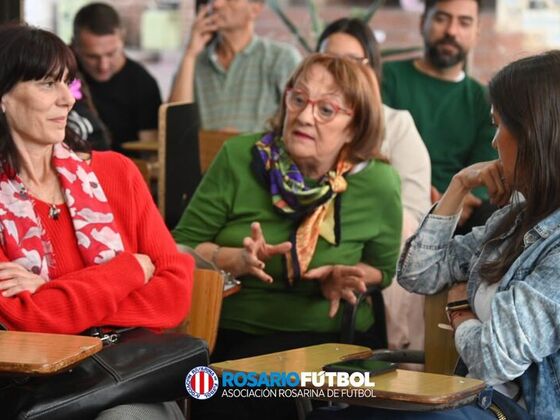 Silvina y Mario Giammaría junto Cintia Pinillos, Javier Gañan y Celina Barón en la presentación.