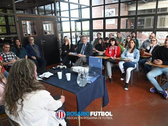 Silvina y Mario Giammaría junto Cintia Pinillos, Javier Gañan y Celina Barón en la presentación.
