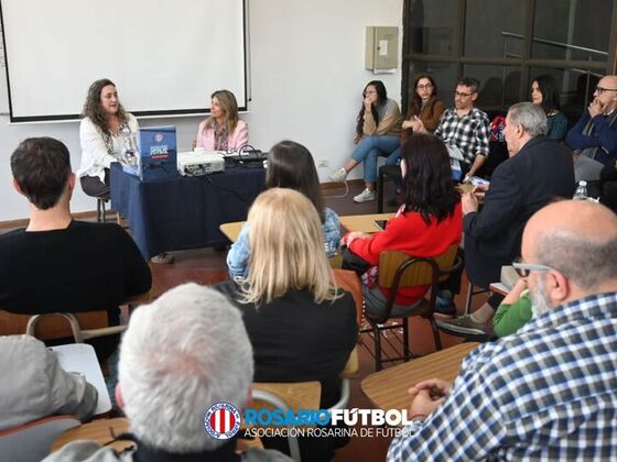 Silvina y Mario Giammaría junto Cintia Pinillos, Javier Gañan y Celina Barón en la presentación.