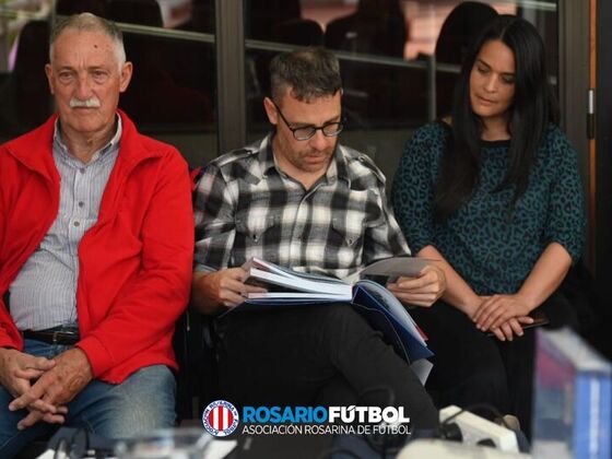 Silvina y Mario Giammaría junto Cintia Pinillos, Javier Gañan y Celina Barón en la presentación.