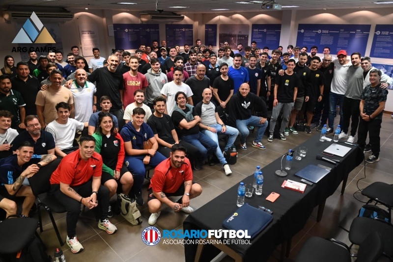 La sala Lorenzo Biondo colmada para esta jornada única.