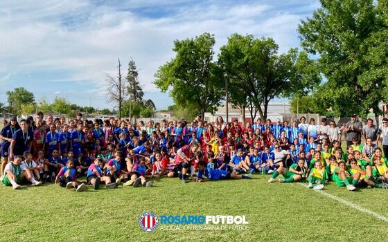 El fútbol femenino juvenil sigue creciendo en toda la provincia.
