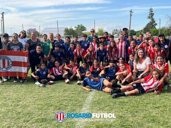 La delegación de ARF acompañando al plantel.