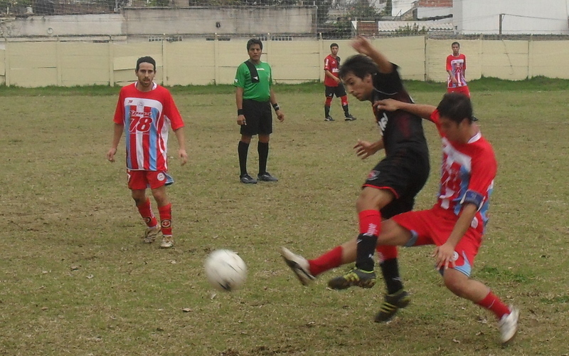 Se trabó mucho pero hubo momentos de buen fútbol en la cancha de Tiro Suizo