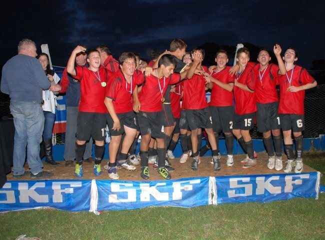 Los campeones celebrando durante la premiación.